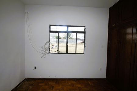Casa à venda com 366m², 4 quartos e 6 vagasSuíte 2