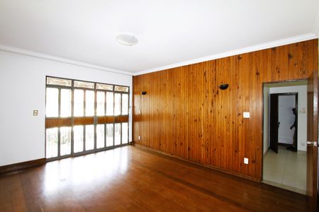 Casa à venda com 366m², 4 quartos e 6 vagasQuarto 1