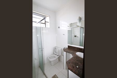 Casa à venda com 366m², 4 quartos e 6 vagasBanheiro da Suíte 2