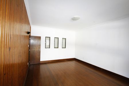 Casa à venda com 366m², 4 quartos e 6 vagasQuarto 1