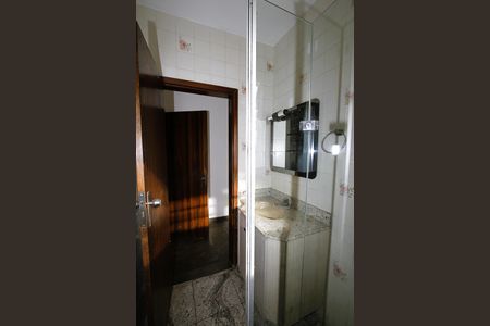 Casa à venda com 366m², 4 quartos e 6 vagasBanheiro Social 2