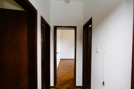 Casa à venda com 366m², 4 quartos e 6 vagasCorredor