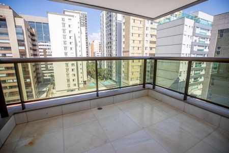 Apartamento à venda com 336m², 4 quartos e 4 vagas Apartamento à venda com 336m², 4 quartos e 4 vagasVaranda