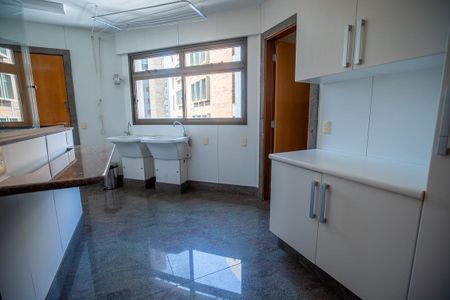 Apartamento à venda com 336m², 4 quartos e 4 vagas Apartamento à venda com 336m², 4 quartos e 4 vagasÁrea de Serviço