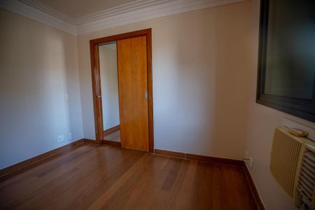 Apartamento à venda com 336m², 4 quartos e 4 vagas Apartamento à venda com 336m², 4 quartos e 4 vagasQuarto 2