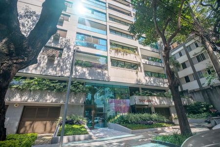 Apartamento à venda com 336m², 4 quartos e 4 vagas Apartamento à venda com 336m², 4 quartos e 4 vagasFachada