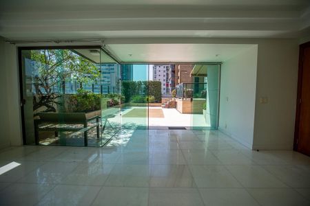 Apartamento à venda com 336m², 4 quartos e 4 vagas Apartamento à venda com 336m², 4 quartos e 4 vagasSala