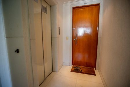 Apartamento à venda com 336m², 4 quartos e 4 vagas Apartamento à venda com 336m², 4 quartos e 4 vagasHall apartamento