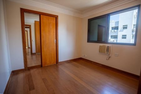 Apartamento à venda com 336m², 4 quartos e 4 vagas Apartamento à venda com 336m², 4 quartos e 4 vagasQuarto 2