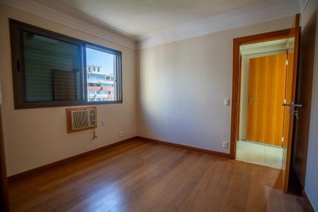 Apartamento à venda com 336m², 4 quartos e 4 vagas Apartamento à venda com 336m², 4 quartos e 4 vagasQuarto 2