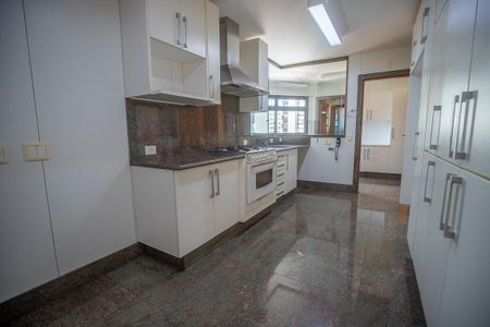 Apartamento à venda com 336m², 4 quartos e 4 vagas Apartamento à venda com 336m², 4 quartos e 4 vagasCozinha