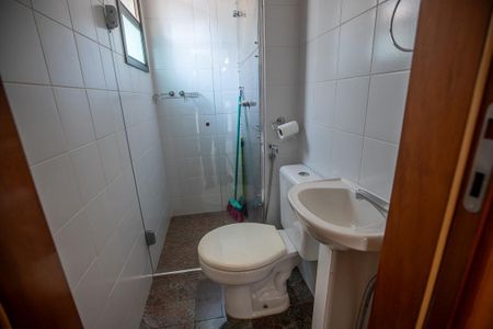 Apartamento à venda com 336m², 4 quartos e 4 vagas Apartamento à venda com 336m², 4 quartos e 4 vagasBanheiro de Serviço