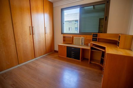 Apartamento à venda com 336m², 4 quartos e 4 vagas Apartamento à venda com 336m², 4 quartos e 4 vagasQuarto 3