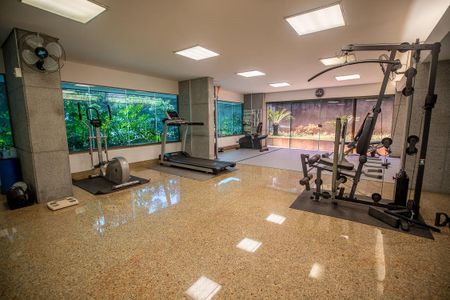 Apartamento à venda com 336m², 4 quartos e 4 vagas Apartamento à venda com 336m², 4 quartos e 4 vagasAcademia