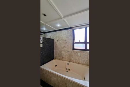 Apartamento à venda com 280m², 4 quartos e 3 vagasBanheiro da Suíte 2