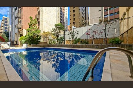Apartamento à venda com 280m², 4 quartos e 3 vagasÁrea comum - Piscina
