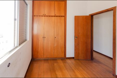 Apartamento à venda com 176m², 4 quartos e 2 vagas Apartamento à venda com 176m², 4 quartos e 2 vagasQuarto 2