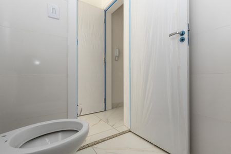 Casa à venda com 90m², 2 quartos e 2 vagasBanheiro da Suíte 2