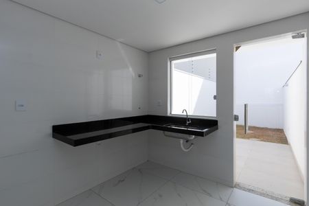 Casa à venda com 90m², 2 quartos e 2 vagasCozinha