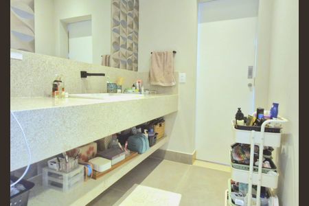 Casa de condomínio à venda com 233m², 3 quartos e 4 vagasBanheiro Suíte