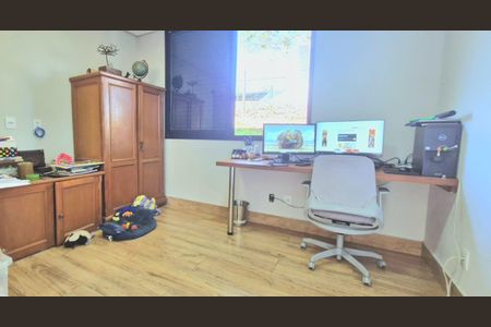 Casa de condomínio à venda com 233m², 3 quartos e 4 vagasQuarto 2