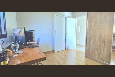 Casa de condomínio à venda com 233m², 3 quartos e 4 vagasQuarto 2