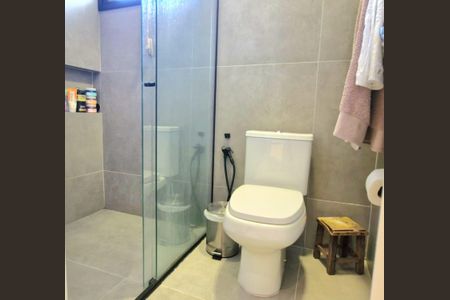 Casa de condomínio à venda com 233m², 3 quartos e 4 vagasBanheiro Suíte