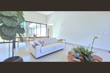 Casa de condomínio à venda com 233m², 3 quartos e 4 vagasSala