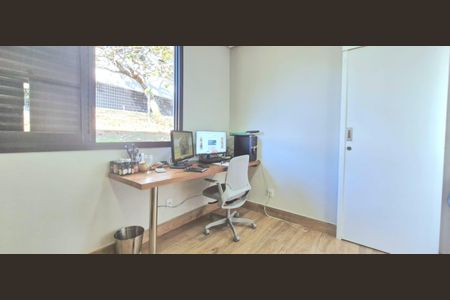 Casa de condomínio à venda com 233m², 3 quartos e 4 vagasQuarto 2Quarto 2