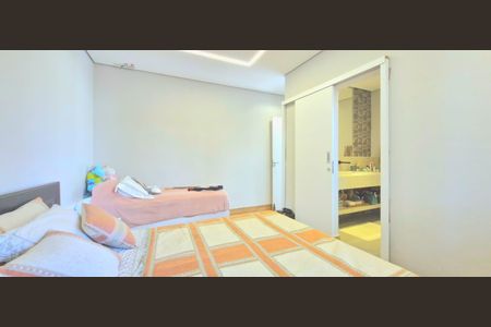 Casa de condomínio à venda com 233m², 3 quartos e 4 vagasSuíte