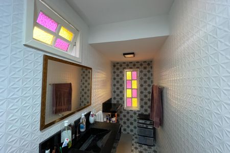 Casa à venda com 350m², 4 quartos e 2 vagas Casa à venda com 350m², 4 quartos e 2 vagasBanheiro da suite