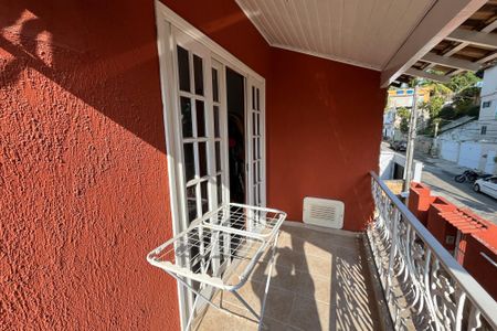 Casa à venda com 350m², 4 quartos e 2 vagas Casa à venda com 350m², 4 quartos e 2 vagasVaranda