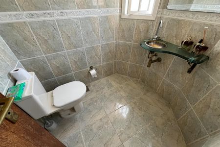 Casa à venda com 350m², 4 quartos e 2 vagas Casa à venda com 350m², 4 quartos e 2 vagasLavabo