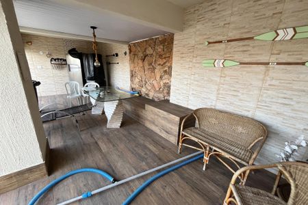 Casa à venda com 350m², 4 quartos e 2 vagas Casa à venda com 350m², 4 quartos e 2 vagasÁrea gourmet