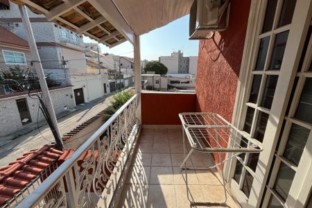 Casa à venda com 350m², 4 quartos e 2 vagas Casa à venda com 350m², 4 quartos e 2 vagasVaranda