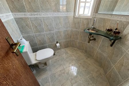 Casa à venda com 350m², 4 quartos e 2 vagas Casa à venda com 350m², 4 quartos e 2 vagasLavabo