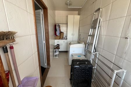 Casa à venda com 350m², 4 quartos e 2 vagas Casa à venda com 350m², 4 quartos e 2 vagasÁrea de Serviço