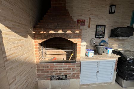 Casa à venda com 350m², 4 quartos e 2 vagas Casa à venda com 350m², 4 quartos e 2 vagasChurrasqueira