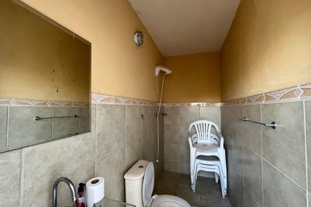 Casa à venda com 350m², 4 quartos e 2 vagas Casa à venda com 350m², 4 quartos e 2 vagasBanheiro da piscina