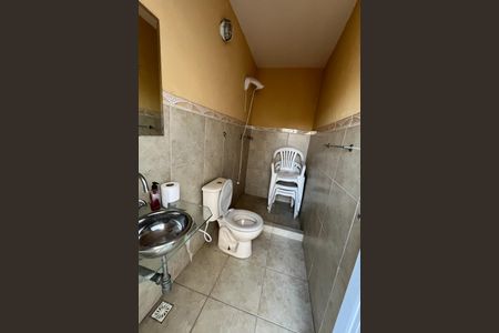 Casa à venda com 350m², 4 quartos e 2 vagas Casa à venda com 350m², 4 quartos e 2 vagasBanheiro da piscina