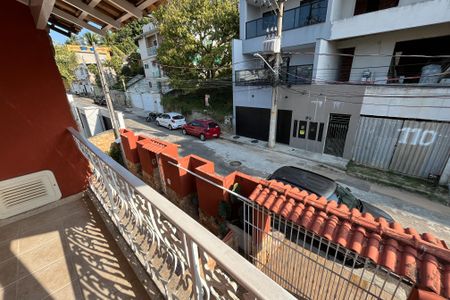 Casa à venda com 350m², 4 quartos e 2 vagas Casa à venda com 350m², 4 quartos e 2 vagasVaranda