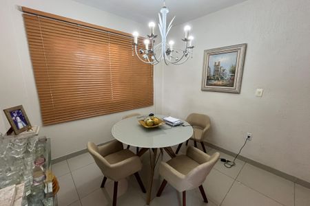 Casa à venda com 350m², 4 quartos e 2 vagas Casa à venda com 350m², 4 quartos e 2 vagasSala de Jantar