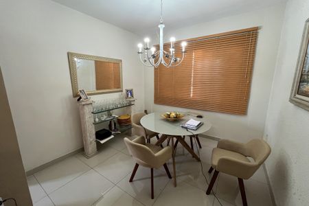 Casa à venda com 350m², 4 quartos e 2 vagas Casa à venda com 350m², 4 quartos e 2 vagasSala de Jantar