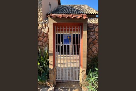 Casa à venda com 350m², 4 quartos e 2 vagas Casa à venda com 350m², 4 quartos e 2 vagasPlaca