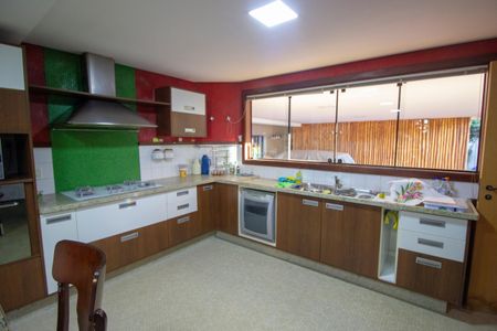 Casa para alugar com 800m², 4 quartos e 5 vagasCozinha