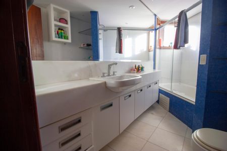 Casa para alugar com 800m², 4 quartos e 5 vagasBanheiro 5