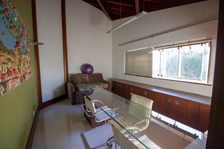 Casa para alugar com 800m², 4 quartos e 5 vagasEscritório