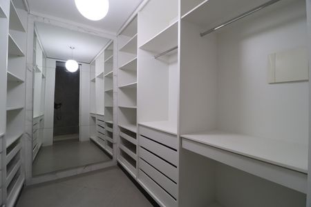 Casa para alugar com 250m², 5 quartos e 5 vagasSuíte 2- Closet