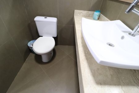 Casa para alugar com 250m², 5 quartos e 5 vagasBanheiro da Piscina