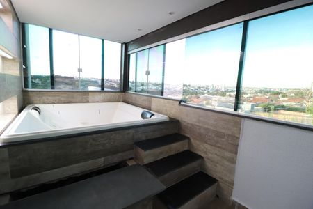 Casa para alugar com 250m², 5 quartos e 5 vagasSuíte 3